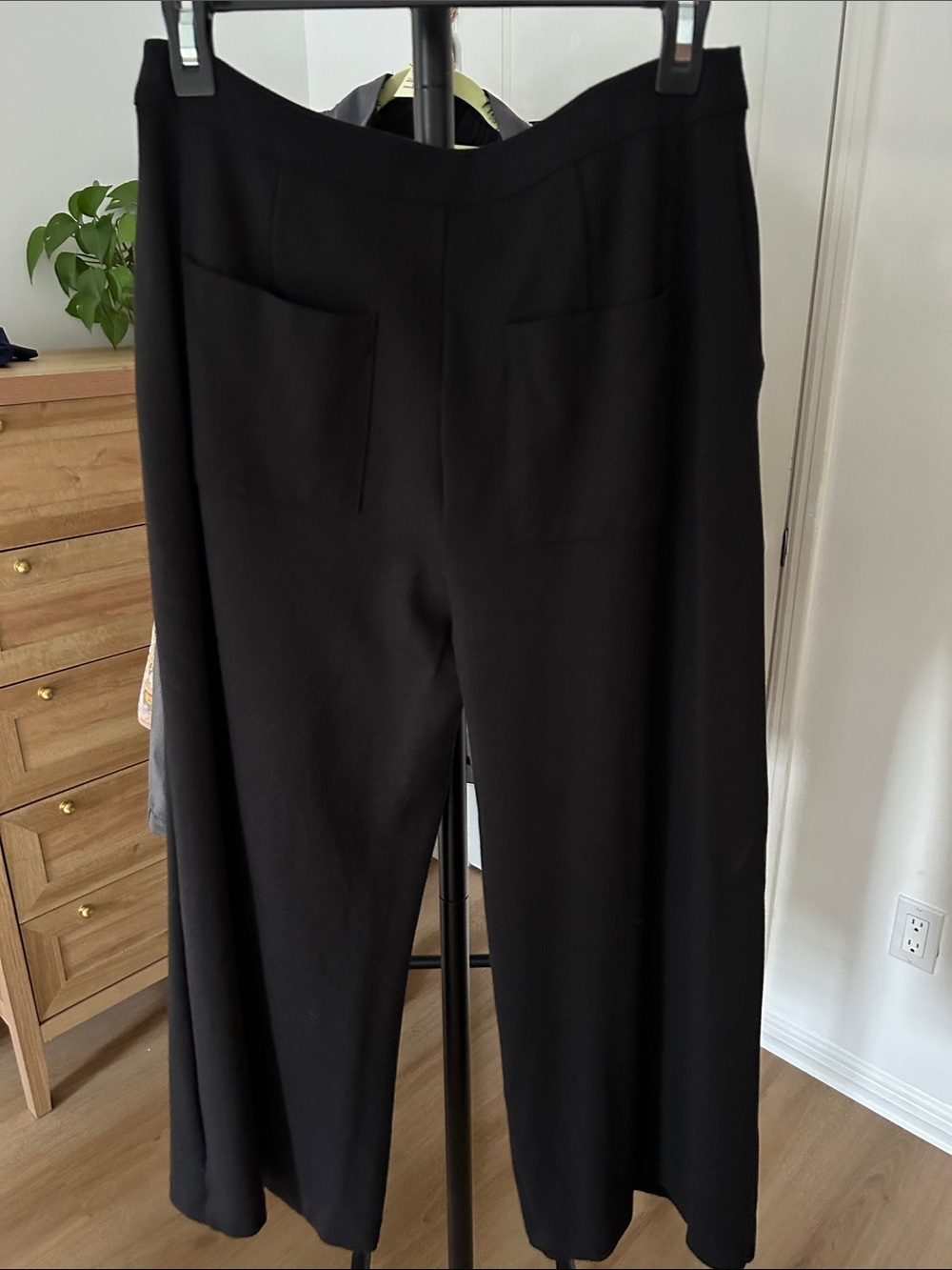 Calvin Klein Relaxed Dress Pant. Size small. 24” inseam. Pockets. Black. - Picture 2 of 5